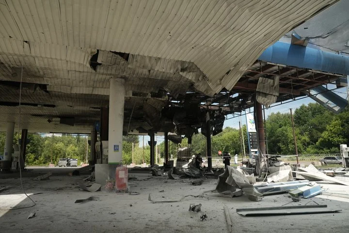 Зруйнована АЗС у Сумах після удару російських шахедів
