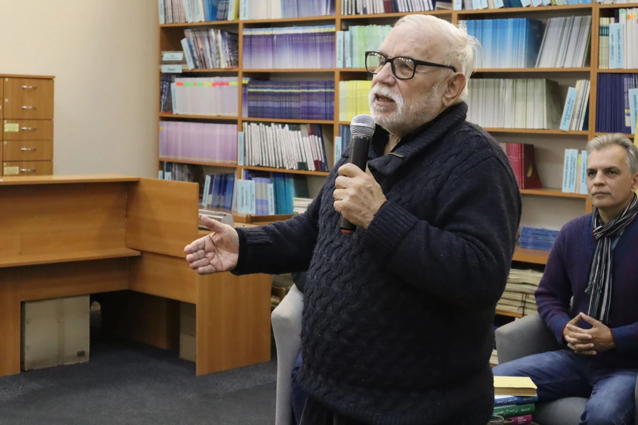 Роман Горак писатель и франковед